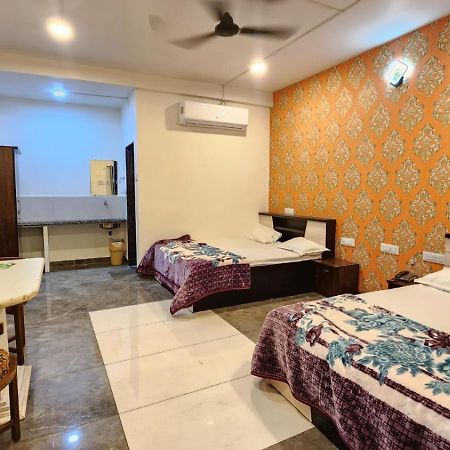 Hotel Bombay Darbar Simrol Esterno foto