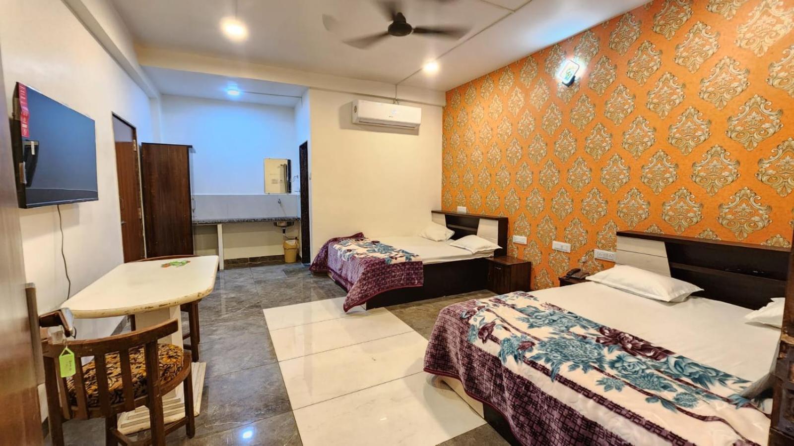 Hotel Bombay Darbar Simrol Esterno foto